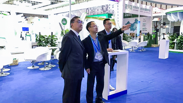 農業農村部信息中心王小兵主任十分關注托普云農大數據產業應用情況