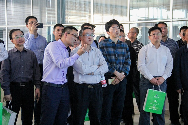 王小兵主任一行聽(tīng)取蕭山智慧農(nóng)業(yè)云平臺(tái)匯報(bào)