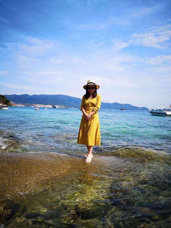 李副官,三分鐘之內(nèi)我要這小姐姐的所有信息