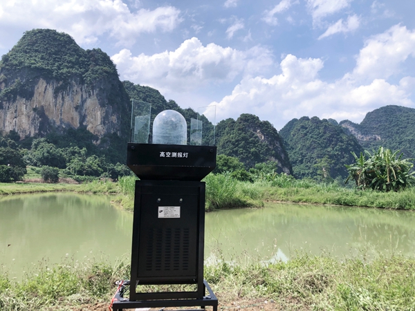 準(zhǔn)備工作的高空測(cè)報(bào)燈(部分)