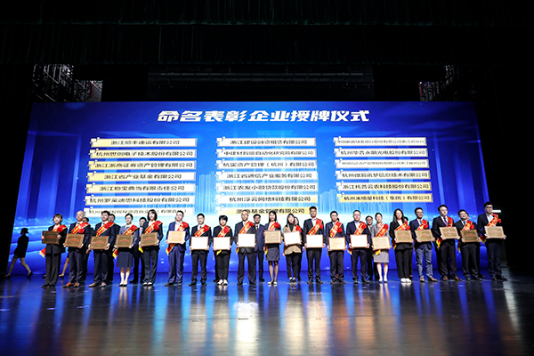 托普云農(nóng)董事長(zhǎng)陳渝陽(yáng)參與授牌儀式