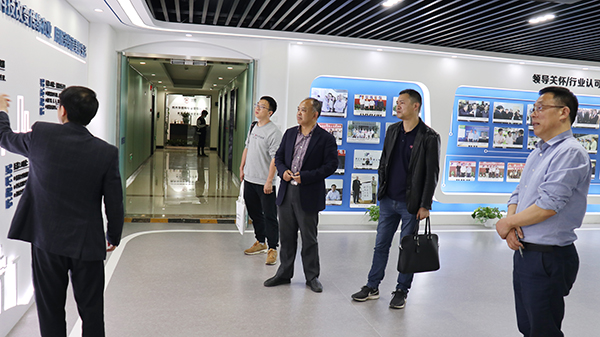 參觀托普云農(nóng)數(shù)字展廳