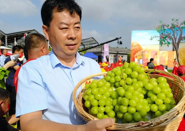 參賽選手現場展示家鄉特產